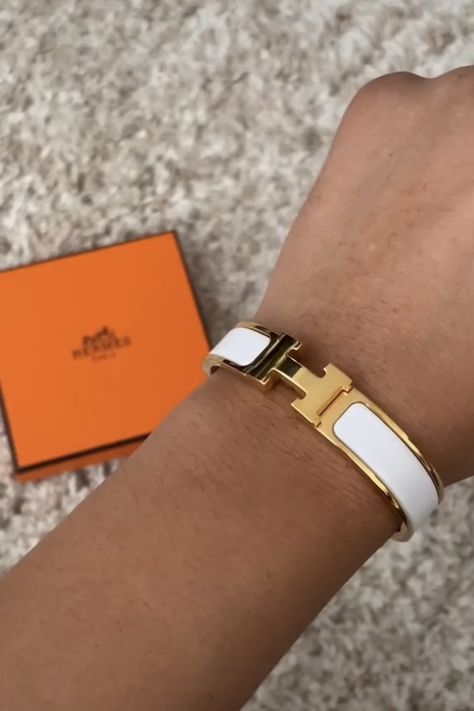 Hermes Bracelet, Best Small Business Ideas, Expensive Jewelry, Classy Jewelry, Stacked Jewelry, Jewelry Lookbook, Jewelry Business, Jewelry Inspo, Girly Girl