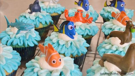 Dory Cupcakes, Nemo Cupcakes, Water Cupcakes, Dory Birthday Cake, Finding Dory Cake, Dory Cake, Finding Dory Birthday Party, Dory Birthday Party, Finding Dory Party