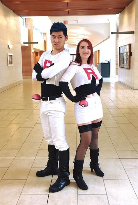 Team Rocket Costume, Team Rocket Cosplay, Gay Halloween Costumes, Pokemon Halloween Costume, School Cosplay, Halloween Costumes You Can Make, Pokemon Team Rocket, Pokemon Costumes, Pokemon Halloween