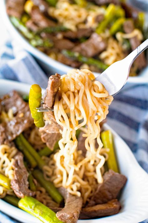 Steak Ramen, Beef Lo Mein, Ramen Hacks, Asian Meals, Quick Stir Fry, Dirty Rice, Stir Fry Dishes, Sliced Steak, Lo Mein