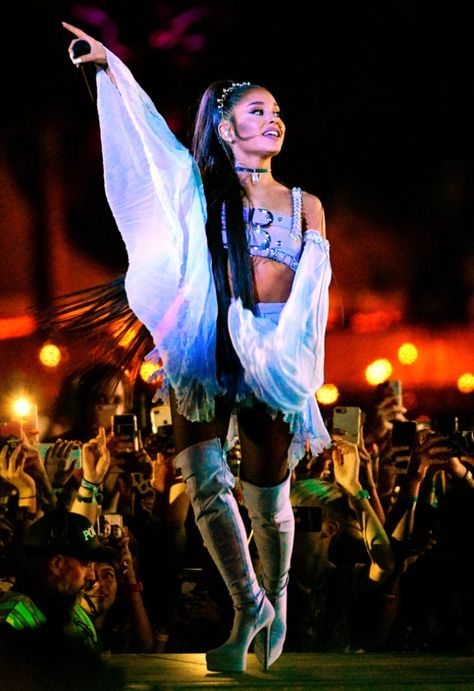 Ariana Grande-swettener world tour-choachela Sweetener World Tour Outfits, Ariana Grande Coachella, Sweetener Tour, Coachella 2019, The Light Is Coming, Ariana Grande Sweetener, Ariana Grande Outfits, Ariana Grande Fans, Ariana Grande Cute