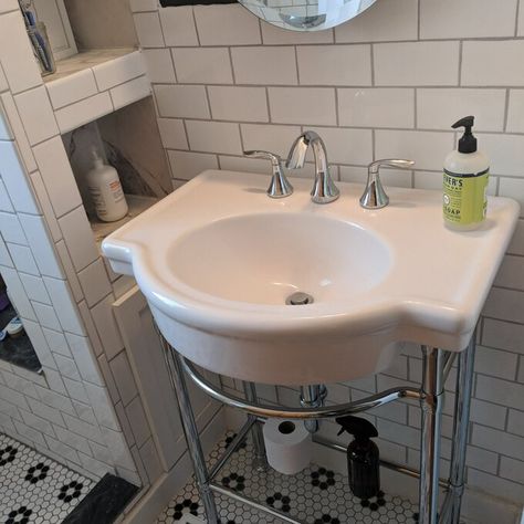 1940s Bathroom Remodel, Awesome Bathrooms, Vintage Bathroom Sinks, 1930s Bathroom, 1920s Bathroom, Shop Apartment, Bungalow Bathroom, Console Bathroom Sink, Condo Bathroom