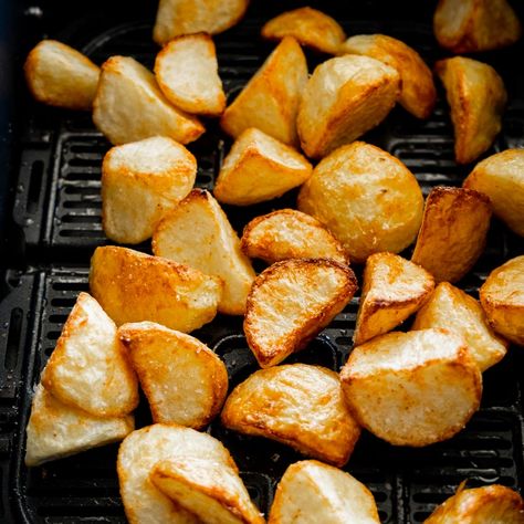 Roasted Potatoes In Air Fryer, Air Fryer Roasted Potatoes, Potatoes In Air Fryer, Oven Roasted Whole Chicken, Pan Fried Pork Chops, Frozen Chicken Wings, Frozen Chicken Nuggets, Crunchy Potatoes, Fried Pork Chops