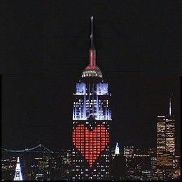 An illuminated heart on The Empire State Building on St Valentine's Day in 'Sleepless in Seattle' - a romantic signal which is seen by Annie Reed - a signal she cannot ignore Valentines Day Nyc, Preston Bailey, Sleepless In Seattle, The Empire State Building, Empire State Of Mind, My Funny Valentine, Beating Heart, Film Review, Romantic Comedy