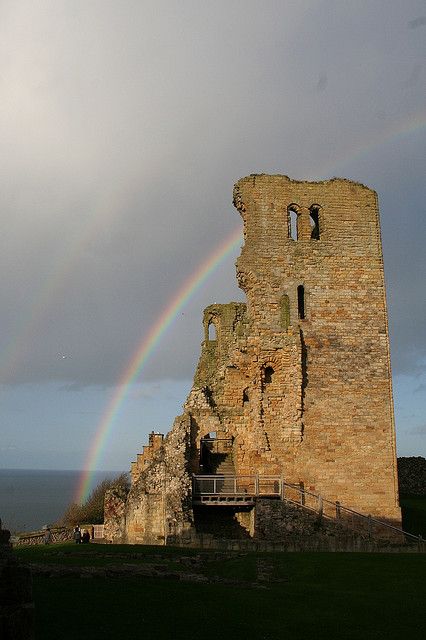 Scarborough Castle, Scarborough England, Medieval Buildings, Castles In England, Stately Homes, The Keep, England And Scotland, Historic Places, Ap Art