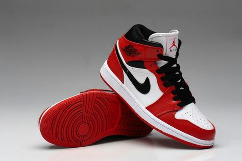 Nike Tenis Nike Jordan, Nike Tn Air, Nike Air Jordan Shoes, Nike Kicks, New Jordans Shoes, Jordans Girls, Michael Jordan Shoes, All Nike Shoes, Jordan Retro 1