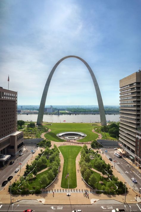 Eero Saarinen’s Gateway Arch Renovation Project Nears Completion | Architectural Digest Eero Saarinen Architecture, Landscape Architecture Park, St Louis Arch, Landscape Architecture Diagram, The Gateway Arch, Beginners Landscaping, Gate Way, Landscape Architecture Drawing, Gateway Arch