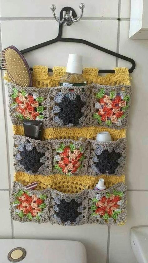 Crochet Wall Organizer, Crochet Organizer, Mode Crochet, Wall Organizer, Crochet Home Decor, Fun Crochet Projects, Crochet Inspo, Diy Crochet Projects, Yarn Projects