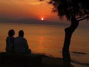 Couple At Sunset, Sunset Gif, Paradise Garage, Greece Sea, Couple Sitting, Shattered Dreams, Activity Room, Sunset Silhouette, Vintage Photoshoot