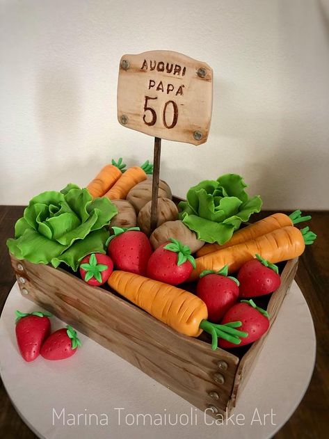 Cake With Vegetable Decoration, Vegetable Theme Cake, Vegetable Cake Design, Gardening Theme Cake, Fondant Vegetables, Vegetable Garden Cake, Gardening Cake, Easter Cupcakes Easy, Chocolate Pinata