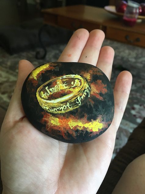 LOTR One Ring/ rock painting Lord Of The Rings Pumpkin Painting, Lord Of The Rings Painting Ideas, Lord Of The Rings Clay Crafts, Lord Of The Rings Painted Shoes, Lotr Painting Acrylic, Hobbit House Rock Painting, Acrylic Painting Flowers, One Ring, Lord Of The Rings