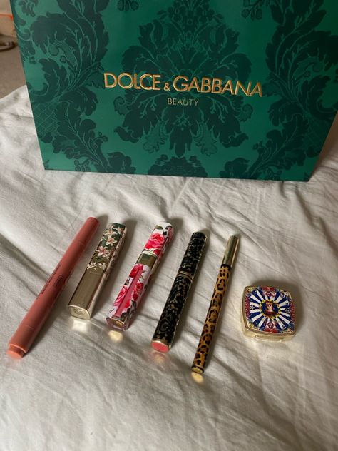 Dolce Gabbana Aesthetic, Dolce And Gabbana Aesthetic, Gold Moodboard, Dolce And Gabbana Makeup, Beauty Aesthetic, Makeup Concealer, City Aesthetic, Beauty Gift, Beauty Blog