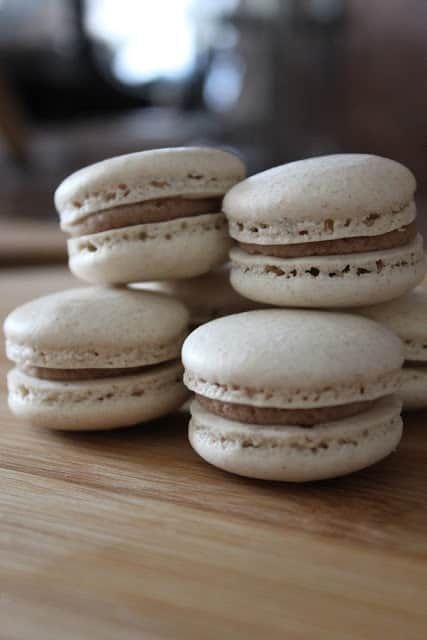 Cinnamon Sugar Macarons Espresso Macarons, Macaron Filling, Chocolate Ganache Filling, Macaron Flavors, French Macaroons, Macaroon Recipes, Macaron Recipe, Cinnamon Sugar, Chocolate Ganache