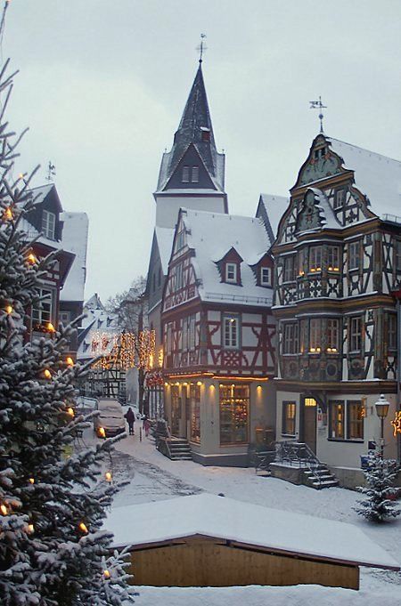 Cozy Lights, Snow Travel, Cold Christmas, Christmas Landscape, Winter Szenen, Disney Vintage, Winter Scenery, Winter Wonder, Christmas Aesthetic