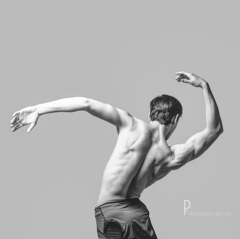 Mode Poses, Male Figure Drawing, Beautiful Desert, Human Figure Drawing, Photographie Portrait Inspiration, Body Photography, Male Dancer, Anatomy Poses, Body Reference Poses