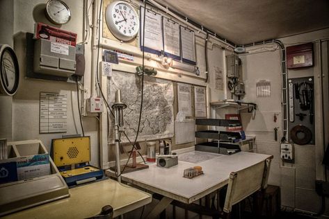 Ever Wanted To Buy Your Own Military Bunker? Bunker Aesthetic, Bunker Interior, Prepper Bunker, Apocalypse Bunker, Fallout Bunker, Bunker Ideas, Military Office, Fallout 4 Settlement Ideas, Doomsday Bunker