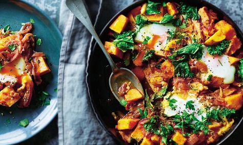 Potato Shakshuka, Bodycoach Recipes, Joe Wicks Recipes, Paleo Chilli, Fish Dinners, Healthy Tea, Joe Wicks, Body Coach, Veggie Meals