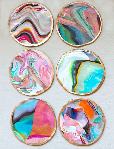 How to: Marble Coasters ~ Can't wait to try some of these out for christmas! Nail Polish Crafts Diy, Polish Crafts, Coasters Diy, Nail Polish Crafts, Awesome Crafts, Diy Nail Polish, Diy Crafts For Adults, Tanah Liat, Cheap Crafts