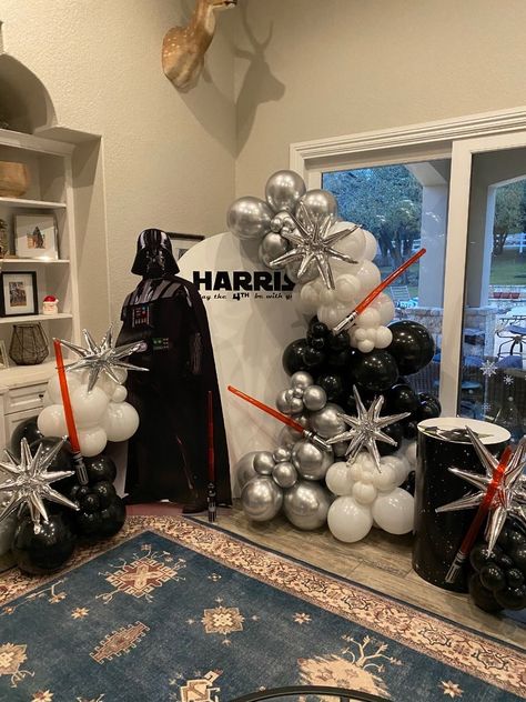 Storm Trooper Balloons Diy, Star Wars Photo Backdrop, Star Wars Halloween Party, Star Wars Birthday Party Ideas For Men, Star Wars Centerpiece Birthday, Star Wars Balloon Arch, Star Wars Centerpiece, Darth Vader Birthday Party, Darth Vader Birthday