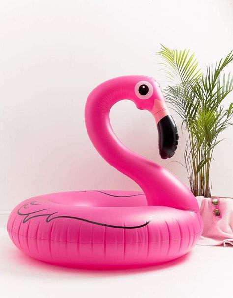 SHOP: Swimming pool floaters/ Pink Flamingo Pool Float Inflatable Pink Flamingo Pool, Flamingo Pool Float, Flamingo Float, Flamingo Pool, Pool Floaties, Flamingo Design, Master Board, Beach Items, Graffiti Wallpaper