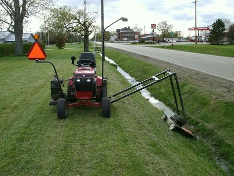 Riding Lawn Mower Attachments, Garden Tractor Attachments, Lawn Mower Repair, Tractor Idea, Robotic Lawn Mower, Small Tractors, Tractor Mower, Diy Lawn, Tractor Attachments