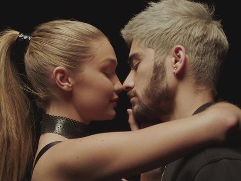 Zayn And Gigi, Gigi Hadid And Zayn Malik, Bachelorette Contestants, Hadid Instagram, Gigi Hadid And Zayn, I Need Love, Fotos Goals, Instagram Christmas, Victorias Secret Models