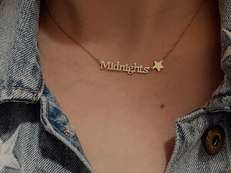 Midnights Taylor Swift Jewelry, Taylor Swift J Necklace, Taylor Swift Jewellery, Taylor Swift Inspired Necklace, Midnights Accessories, Taylor Swift Jewelry Necklaces, Taylor Swift Nails Inspired Albums, Taylor Swift Stuff To Buy, Taylor Swift Inspired Jewelry