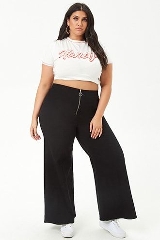 Plus Size Denim Flare Jeans Letecia Thomas, Ripped Knee Jeans, Denim Flare Jeans, Plus Size Denim, Bootcut Jean, Plus Size Models, Plus Size Leggings, Flattering Dresses, Denim Flares