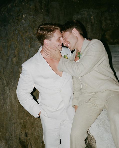 Your Wedding Aesthetics | A picture-perfect Amalfi Coast wedding with love, style, and endless blue horizons💙 Photo @bradybatesphotography | Instagram Gay Wedding Photos, Queer Weddings, Wedding Aesthetics, Amalfi Coast Wedding, Gay Aesthetic, Sage Green Wedding, Gay Marriage, Gay Wedding, Love Style