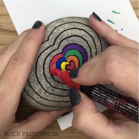 Rainbow Rock Painting Ideas, Pride Painted Rocks, Paper Flower Wall Hanging, Wall Hanging Ideas, Heart Shaped Rocks, Arte Aesthetic, Rock Painting Tutorial, Rainbow Rocks, Flower Wall Hanging