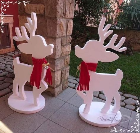 Reindeer Diy Decoration, Christmas Decorations Centerpiece, Christmas Yard Art, Christmas Props, Christmas Homescreen, Christmas Yard Decorations, Yard Decorations, Christmas Themes Decorations, Christmas Card Crafts