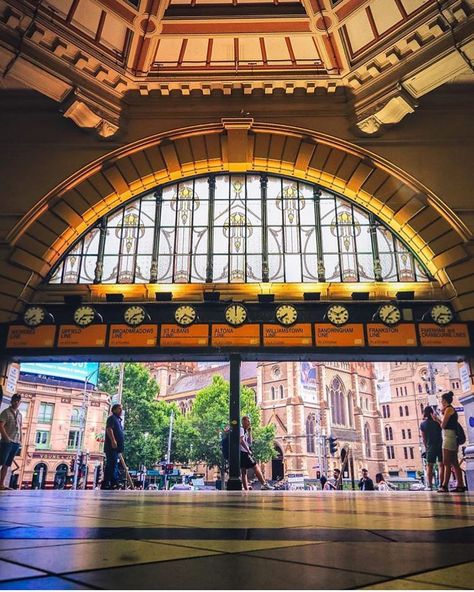 Flinders Street Station, Melbourne Victoria, Island Home, Victoria Australia, Free Things To Do, The Ceiling, City House, Railway Station, Melbourne Australia