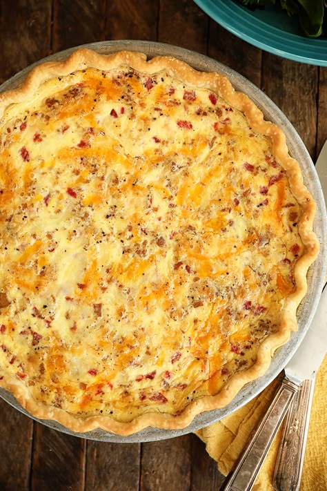 Quiche Pie Crust, Classic Quiche, Egg Quiche, Cheese Pie Recipe, Homemade Pimento Cheese, Pimento Cheese Recipes, Pimiento Cheese, Bacon Quiche, Cheese Quiche