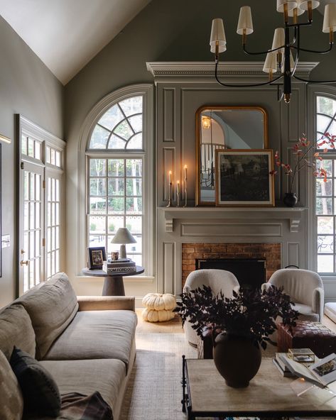 3 Areas of the House That Pack the Biggest Punch for Fall - Chris Loves Julia Modern Colonial Living Room, Modern Colonial House, Colonial Chic, Meadow House, Colonial Living Room, Organization By Room, Fall Throw Blanket, Wedding Diet, Modern Colonial