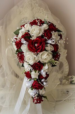 Flowers Bouquet Wedding, Teardrop Bouquet, Orange Wedding Colors, Red And White Weddings, Vintage Wedding Flowers, Red Wedding Theme, Cascading Wedding Bouquets, Red Bouquet Wedding, Red Wedding Flowers