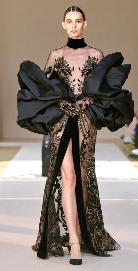 Crazy Runway Fashion, Elie Saab Fall, Weird Fashion, فستان سهرة, Fantasy Dress, Vintage Glamour, Elie Saab, Couture Dresses, Dress Clothes For Women