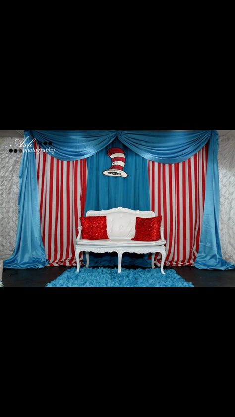 Dr Seuss Decorations School, Dr Seuss Decor, Dr Seuss Set Design, Dr Seuss Backdrop, Dr Seuss Photo Booth Backdrop, Dr Seuss Photo Frame, Dr Seuss Classroom Door Decorations, Dr Seuss Game, Dr Seuss Party Decorations