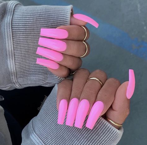 @heathersanders_ Bridesmaid Nails Pink, Barbie Pink Nails, Bright Pink Nails, Neon Pink Nails, Baby Pink Nails, Hot Pink Nails, Nail Designs Glitter, Pink Acrylic Nails, Neon Nails