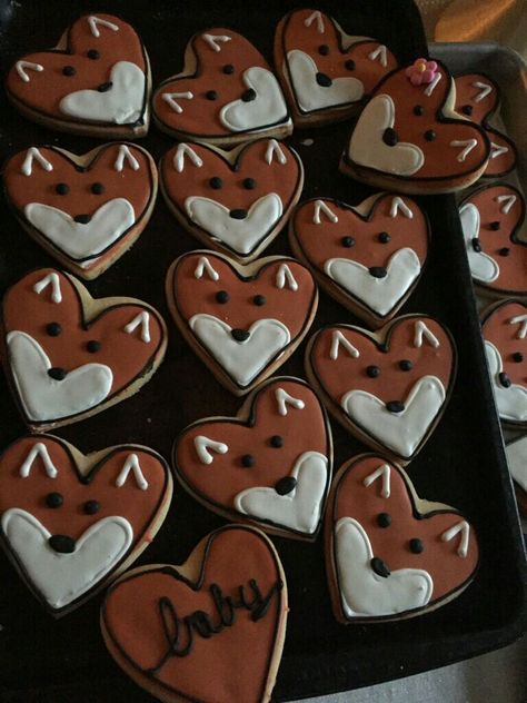 Homemade fox cookies to go with the Fox and Woodland Theme baby shower! Fox Themed Baby Shower Ideas, Fox Baby Shower Theme, Woodland Theme Baby, Sprinkle Shower, Fox Baby Shower, Baby Theme, Fox Baby, Baby Shower Woodland Theme