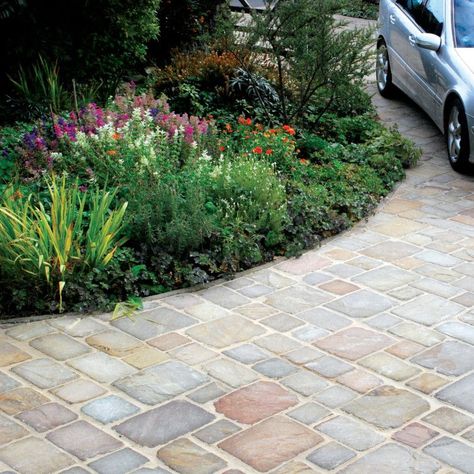 Driveway Ideas Cheap, Cobblestone Patio, Garden Ideas Driveway, Modern Driveway, Stone Walls Garden, Diy Driveway, Garden Paving, Garden Stepping Stones, Garden Solutions