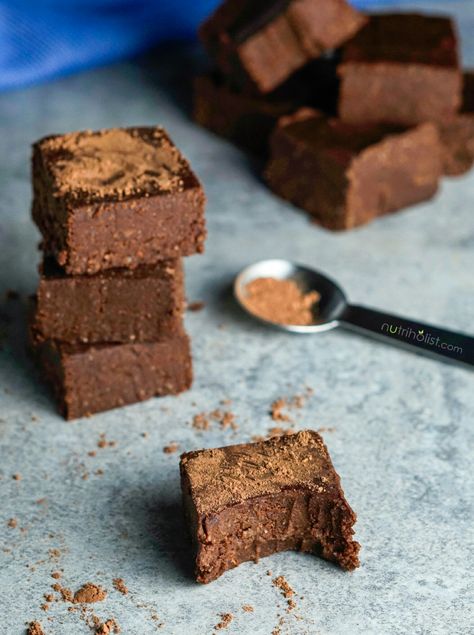 No-Bake Sweet Potato Brownies (Vegan, Paleo) - Nutriholist Plant Based Brownies, Sweet Potato Nutrition, No Bake Fudge, Raw Sweet Potato, Potato Brownies, Raw Brownies, Whole Food Plant Based, Sweet Potato Brownies, Plant Based Desserts