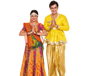 Traditional dress of Gujarat Different States Costumes Of India, India Costume Traditional, Indian States Traditional Dress, Gujarat Traditional Dress, Maharashtra Traditional Dress, Study Designs, India Traditional Dress, Shiva Angry, Ss Chat