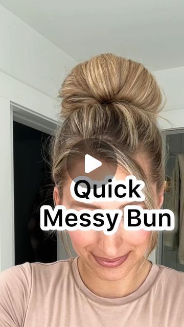 Lainey Ostrom on Instagram: "Quick messy bun! - #messybuntutorial #messybunlife #topknot #hairbun #topknot #hairhacks #hairtutorialvideos #hairideasforgirls #backtoschoolhairstyles" Growing Short Hair, Quick Bun Hairstyles, Quick Messy Bun, Cute Messy Buns, Long Hair Do, Bob Haircut For Round Face, Super Easy Hairstyles, Messy Bun Tutorial, Easy Bun Hairstyles