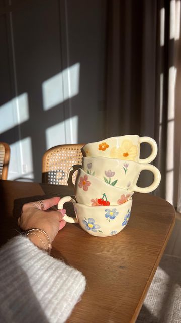 Madeline DeVaux on Instagram: "Sometimes you just need a hot coffee in a cute mug to set the tone for a good day ☺️ Comment SHOP & I’ll send you a message with a link to these cutie mugs ☕️🤗🍵 Amazon, amazon find, Pinterest, coffee, aesthetic" Pretty Mugs Coffee Cups, Two Mugs Aesthetic, Aesthetic Coffee Mug Designs, Mug Of Coffee Aesthetic, Aesthetic Mug Design, Chunky Mugs Aesthetic, Coffee Mugs Aesthetic, Mug Pictures, Cute Mugs Aesthetic