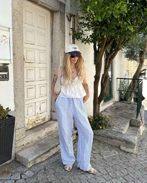 What’s better than linen pants in the heat?😮‍💨☀️ Hat @pullandbear Top @zara Pants @hm Shoes @zara Bag @pullandbear Hm Shoes, Zara Bag, H&m Shoes, Zara Bags, Zara Pants, Linen Pants, Fall Fashion, The Heat, Autumn Fashion