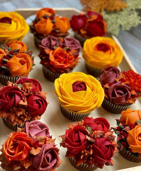 Fall Floral Cupcakes, Wedding Shower Cupcakes, Autumn Cookies, Cupcake Tower Wedding, Moon Made, Fall Cupcakes, Pretty Cupcakes, Cupcake Cake Designs, Floral Cupcakes