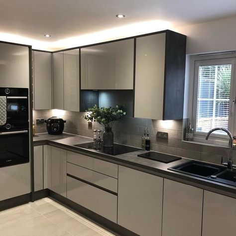 Kitchen Interior With Black Granite Top, Modern Kitchen Colour Combination, Hpl Kitchen, Modern Kitchen Colours, Latest Kitchen Trends, Kitchen Colour Combination, Best Kitchen Colors, Kitchen Colour, Granite Worktops