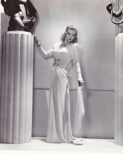 Carole Landis Hollywood Glamour Decor, Carole Landis, Gloria Grahame, Vintage Hollywood Stars, Vintage Actresses, George Hurrell, Kim Novak, Movie Pins, Vintage Hollywood Glamour