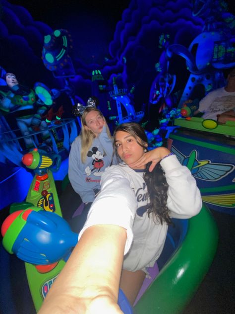 Disney Ride Picture Poses, Disney Pics With Best Friend, Disney World Pics With Friends, Disney World Friends Pictures, Disney Pic Inspo Friends, Disney Pictures With Friends, Disney Springs Aesthetic, Disney Senior Trip, Disneyland Picture Ideas