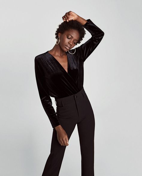 Outfit Navidad, Body Suit Outfits, Velvet Bodysuit, Body Top, Dressy Outfits, Women Shirts Blouse, Zara Black, Body Suit, Nice Tops